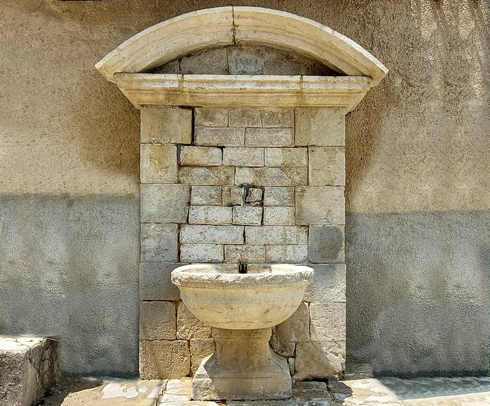 Visit Palazzo Adriano - fontane - via Barcia