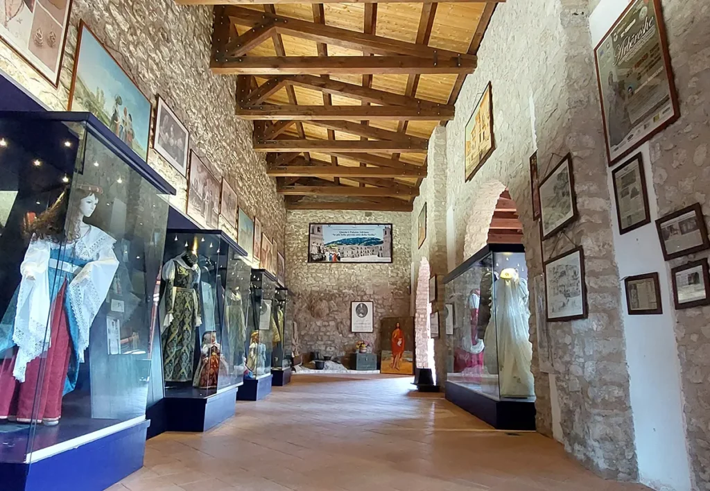 Visit Palazzo Adriano - musei - museo real casina